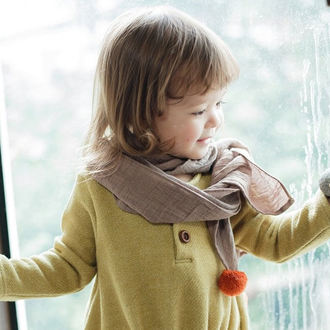 Kids_scarf_ivory_pompom_greenberry_kids_0001_Layer_5_original_massive