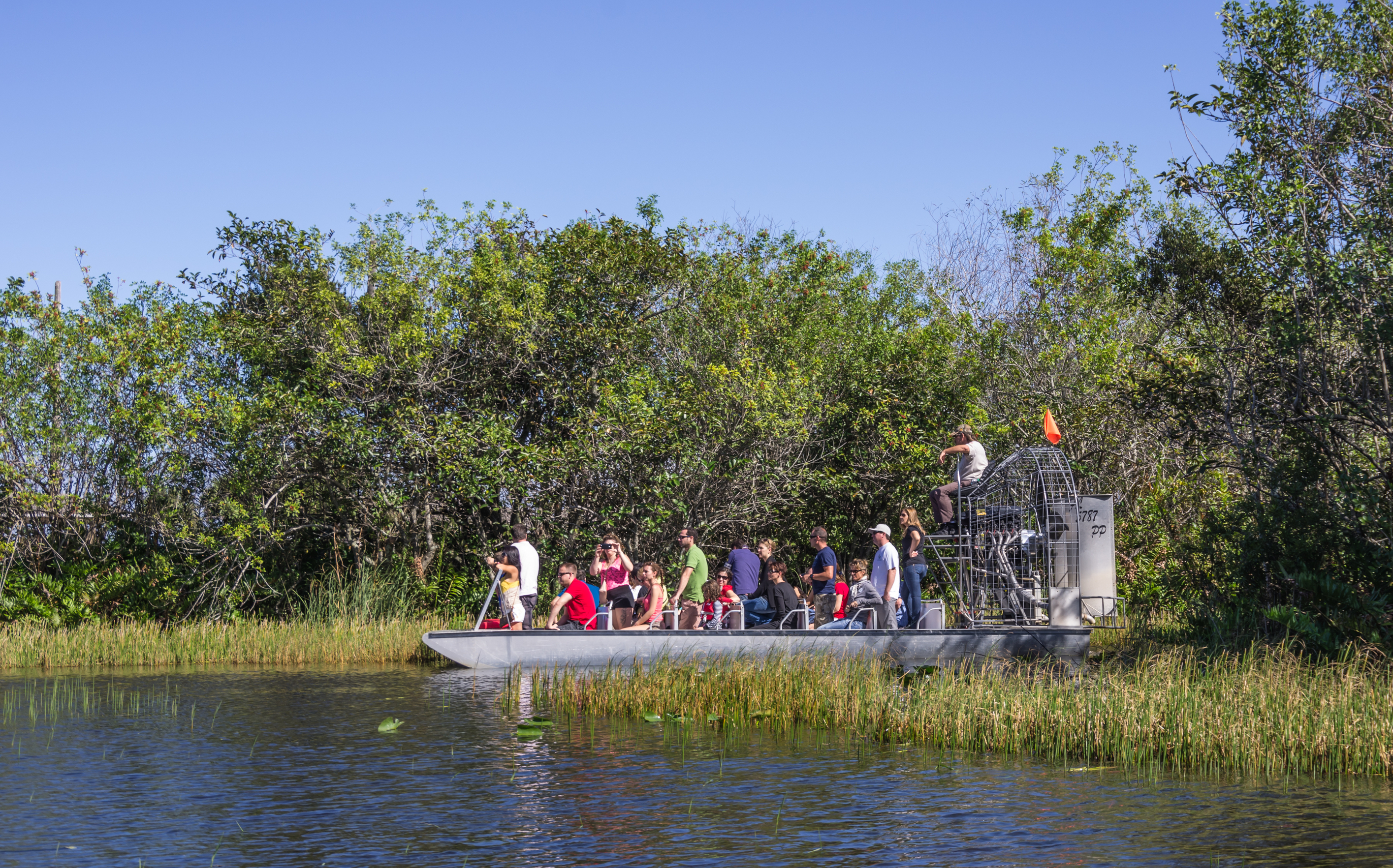 eople-on-airboat-in-the-evergladesflorida